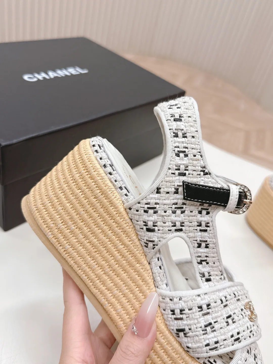 👟👟Ex-factory price 600👟👟 CHANEL Chanel 2025 new sandals and slippers series classic series every style is great rhombus platform sandals and slippers elegant and noble comfortable and versatile upper: sheepskin, woven cloth foot pads: sheepskin sole: rubber outsole size: 35-40